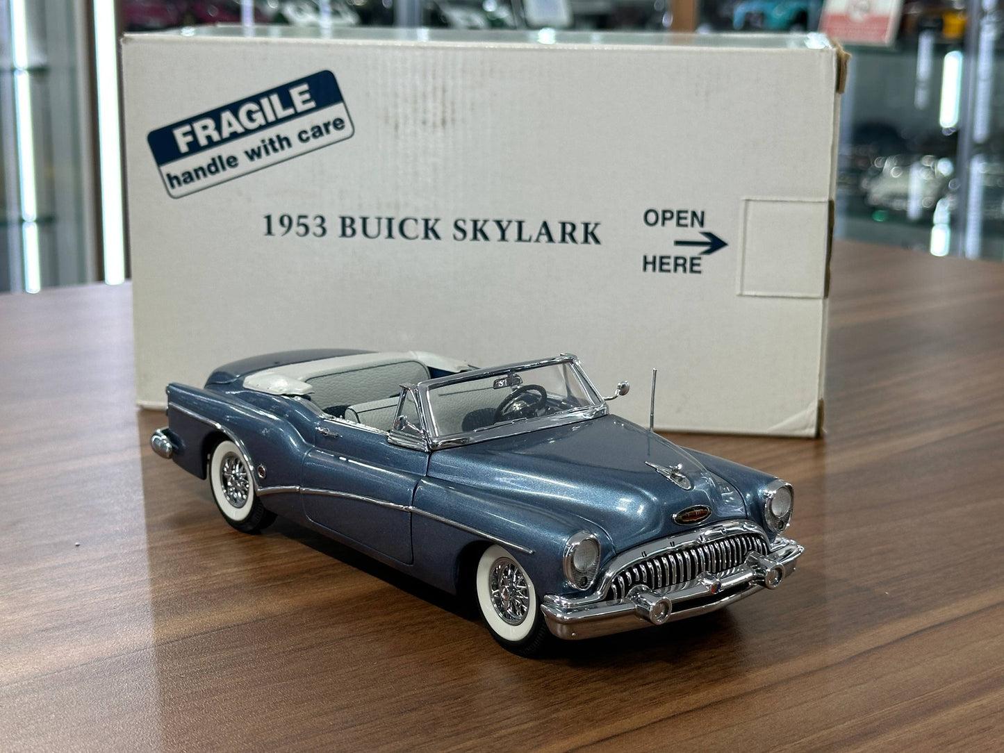 Buick Skylark Convertible 1953 – Blue – 1:24 Diecast (Full Opening)