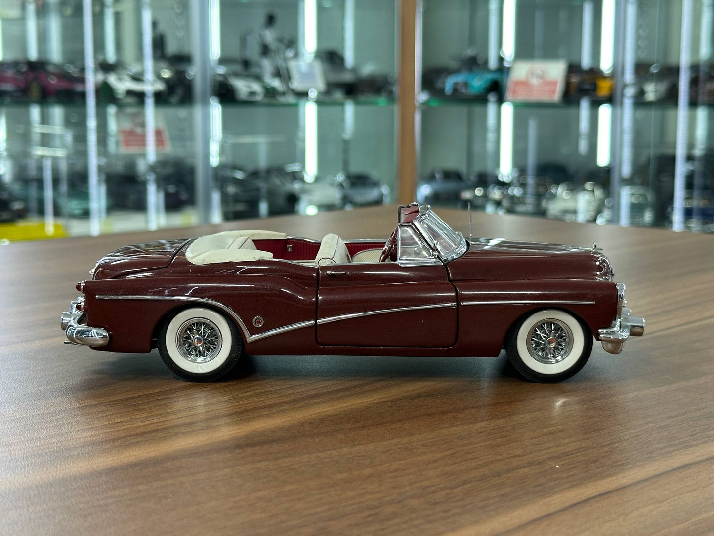 Buick Skylark Convertible 1953 – Burgundy Metallic Brown – 1:24 Diecast (Full Opening)