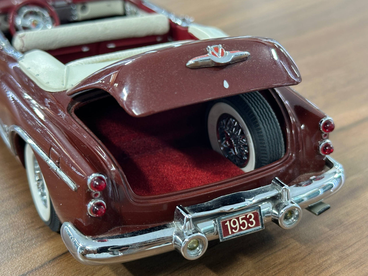 Buick Skylark Convertible 1953 – Burgundy Metallic Brown – 1:24 Diecast (Full Opening)
