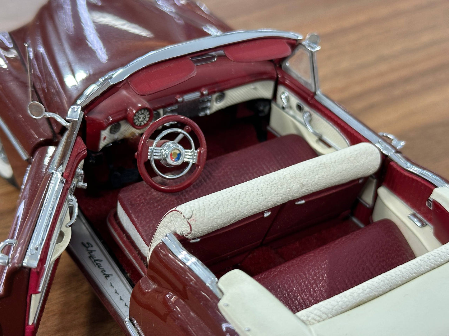 Buick Skylark Convertible 1953 – Burgundy Metallic Brown – 1:24 Diecast (Full Opening)