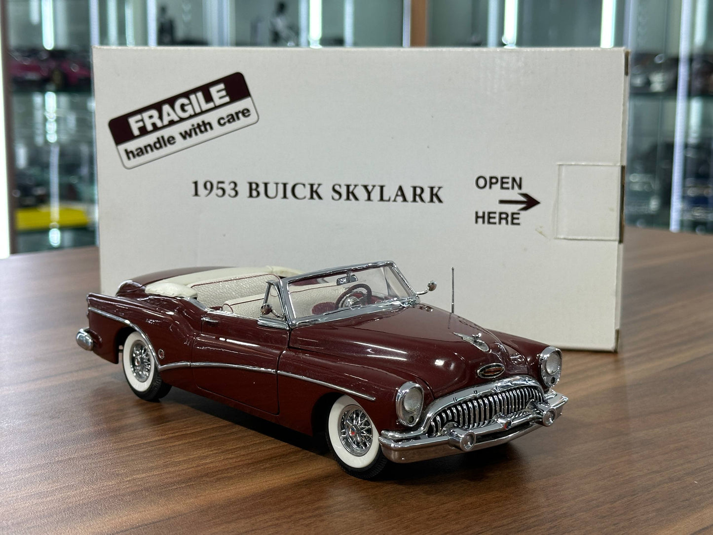 Buick Skylark Convertible 1953 – Burgundy Metallic Brown – 1:24 Diecast (Full Opening)