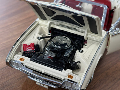 The Danbury Mint Ford Thunderbird 1962 – Corinthian White – 1:24 Diecast Model (Full Opening, Limited Edition)