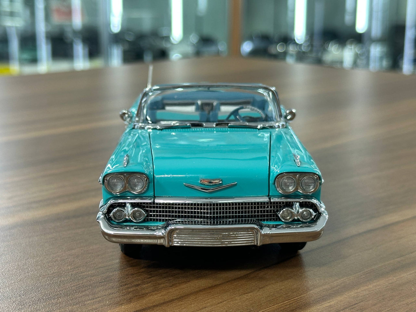 The Danbury Mint Chevrolet Impala Convertible 1958 – Torquoise – 1:24 Diecast Model (Full Opening, Limited Edition)