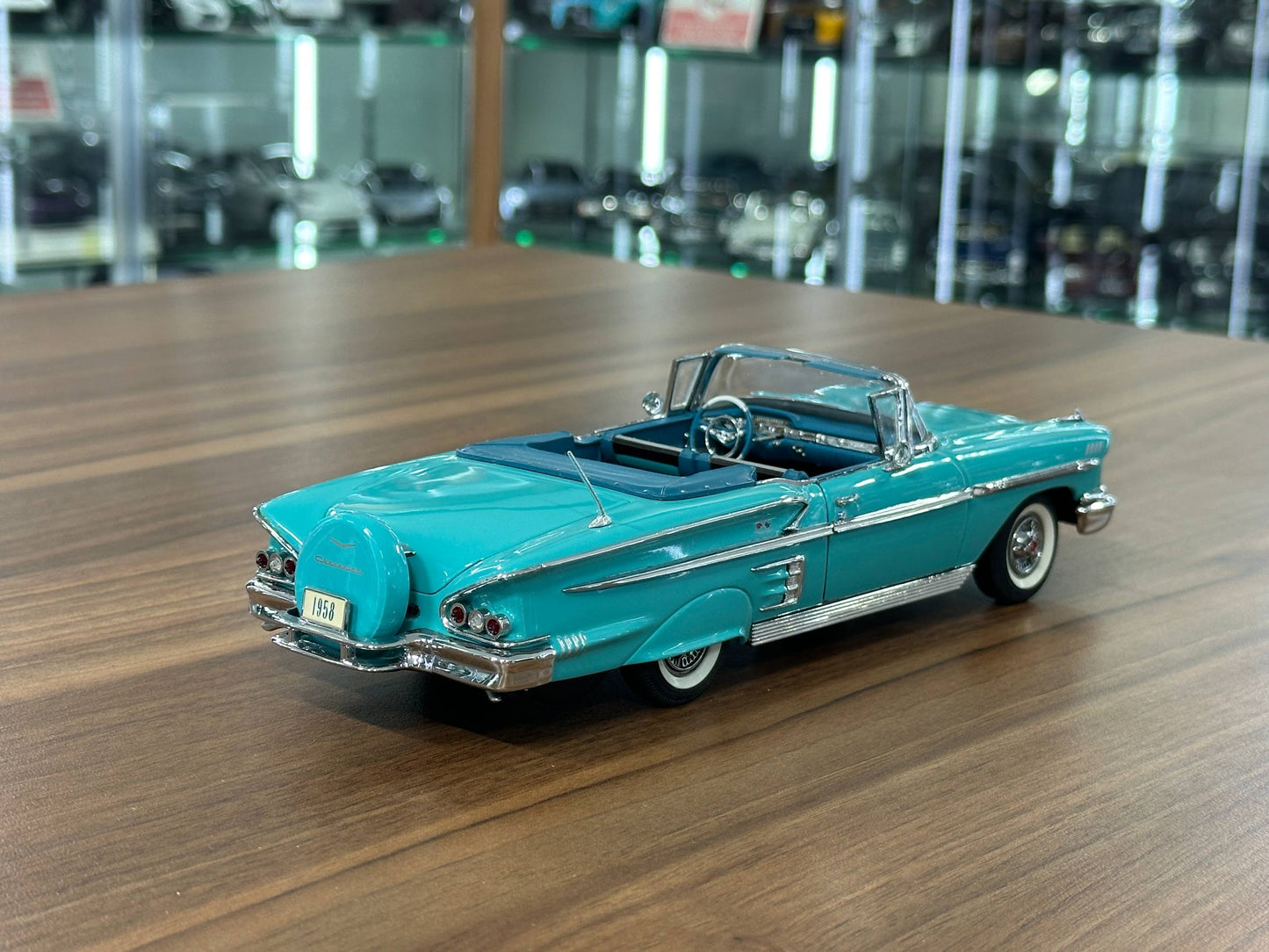 The Danbury Mint Chevrolet Impala Convertible 1958 – Torquoise – 1:24 Diecast Model (Full Opening, Limited Edition)
