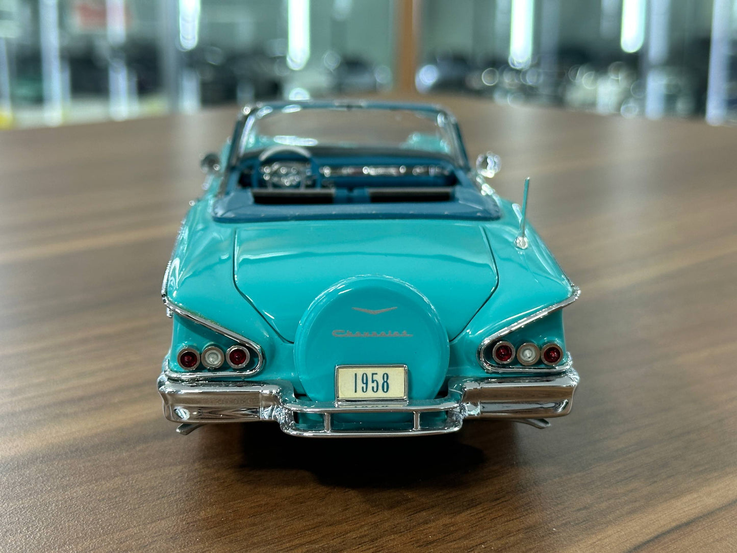The Danbury Mint Chevrolet Impala Convertible 1958 – Torquoise – 1:24 Diecast Model (Full Opening, Limited Edition)