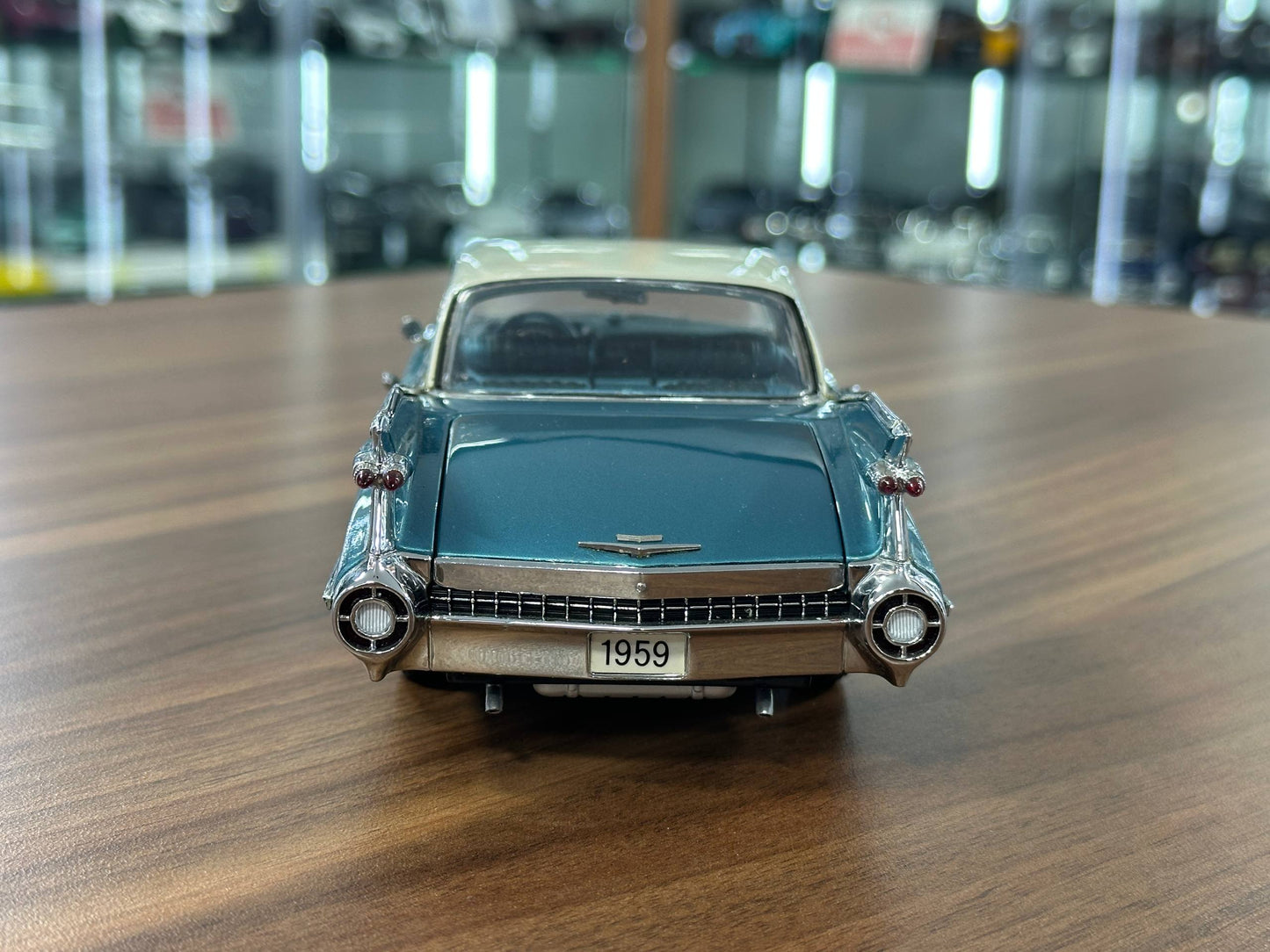 The Danbury Mint Cadillac Coupe DeVille 1959 – Vegas Torquoise – 1:24 Diecast Model (Full Opening, Limited Edition)