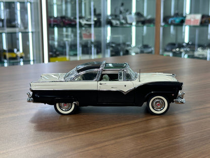 The Danbury Mint Ford Fairlane Crown Victoria 1955 – Black/White – 1:24 Diecast Model (Full Opening, Limited Edition)