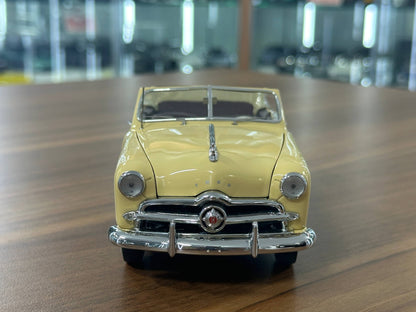The Danbury Mint Ford Custom 1949 – Champagne Beige – 1:24 Diecast Model (Full Opening, Limited Edition)