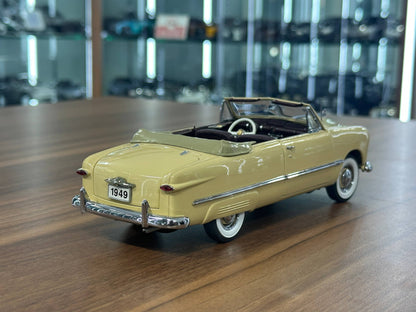 The Danbury Mint Ford Custom 1949 – Champagne Beige – 1:24 Diecast Model (Full Opening, Limited Edition)