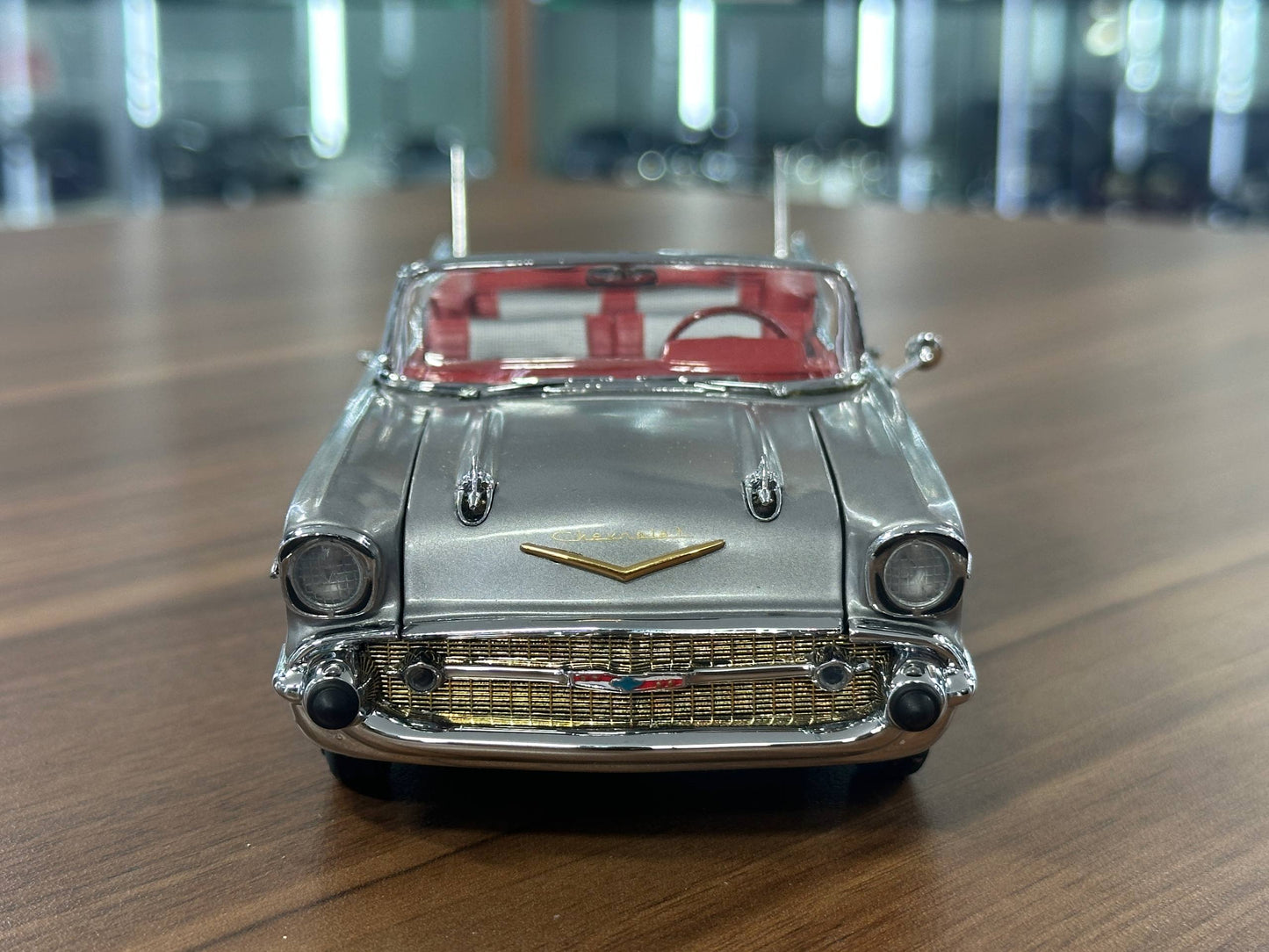 The Danbury Mint Chevrolet Bel Air Fuelie 1957 – Classic Silver Grey Metallic – 1:24 Diecast Model (Full Opening, Limited Edition)