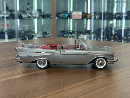 The Danbury Mint Chevrolet Bel Air Fuelie 1957 – Classic Silver Grey Metallic – 1:24 Diecast Model (Full Opening, Limited Edition)