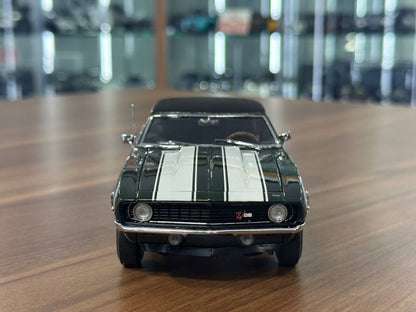 The Danbury Mint Chevrolet Camaro Z/28 1969 – Dark Green/White – 1:24 Diecast Model (Full Opening, Limited Edition)