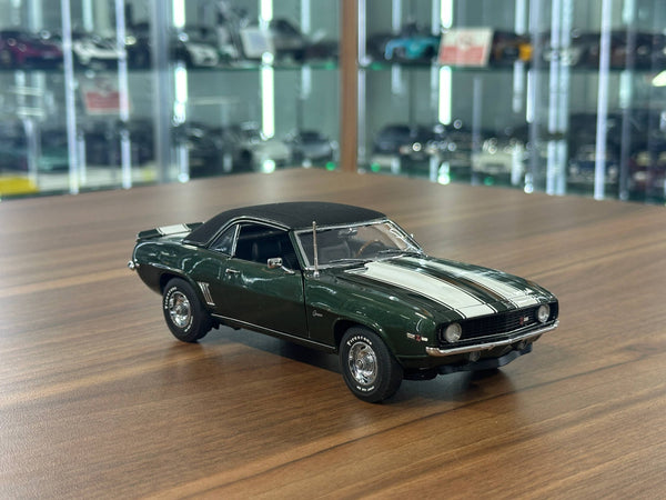 Chevrolet Camaro Z/28 1969 1:24 Diecast – Dark Green/White