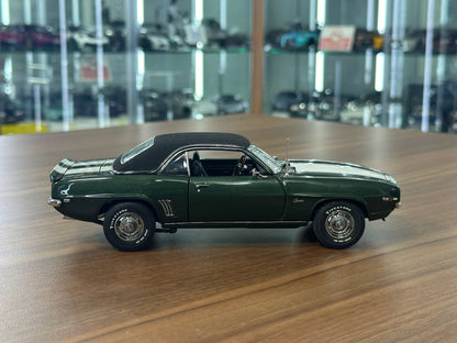 The Danbury Mint Chevrolet Camaro Z/28 1969 – Dark Green/White – 1:24 Diecast Model (Full Opening, Limited Edition)