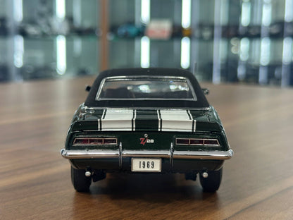 The Danbury Mint Chevrolet Camaro Z/28 1969 – Dark Green/White – 1:24 Diecast Model (Full Opening, Limited Edition)
