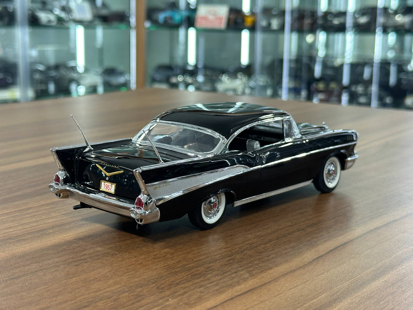 The Danbury Mint Chevrolet Bel Air Sport 1957 – Black – 1:24 Diecast Model (Full Opening, Limited Edition)