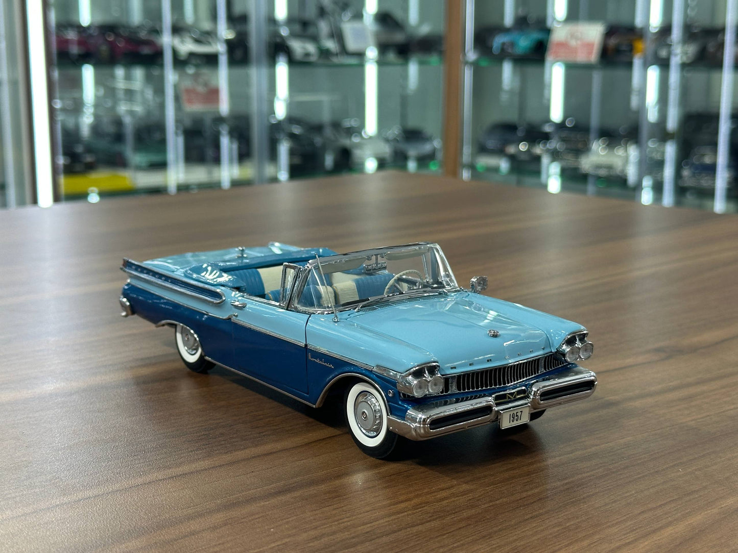 The Danbury Mint Mercury Montclair Convertible 1957 – Vintage Sky Blue – 1:24 Diecast Model (Full Opening, Limited Edition)
