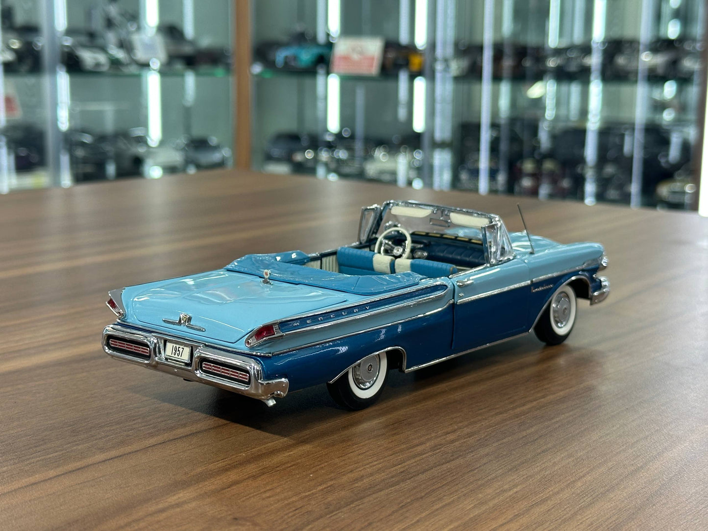 The Danbury Mint Mercury Montclair Convertible 1957 – Vintage Sky Blue – 1:24 Diecast Model (Full Opening, Limited Edition)