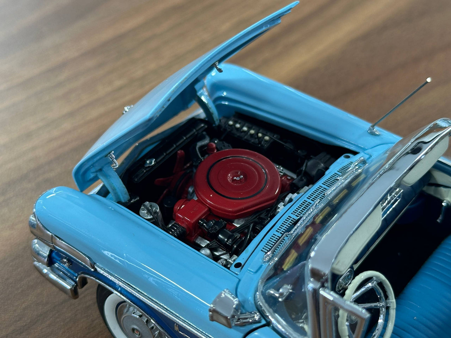 The Danbury Mint Mercury Montclair Convertible 1957 – Vintage Sky Blue – 1:24 Diecast Model (Full Opening, Limited Edition)