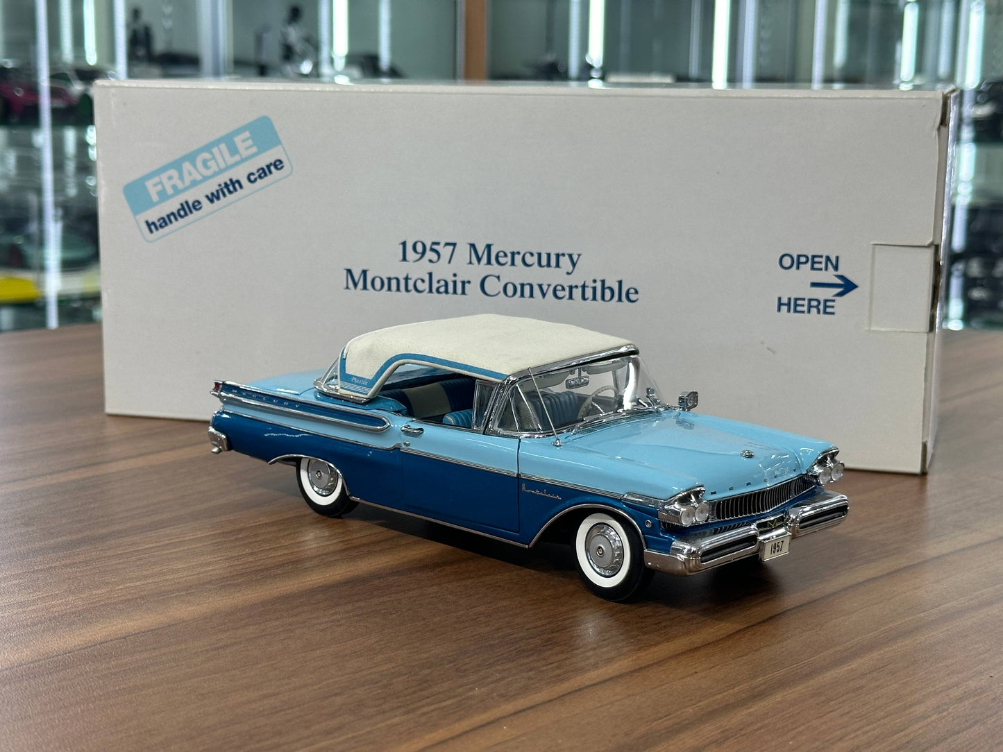 The Danbury Mint Mercury Montclair Convertible 1957 – Vintage Sky Blue – 1:24 Diecast Model (Full Opening, Limited Edition)