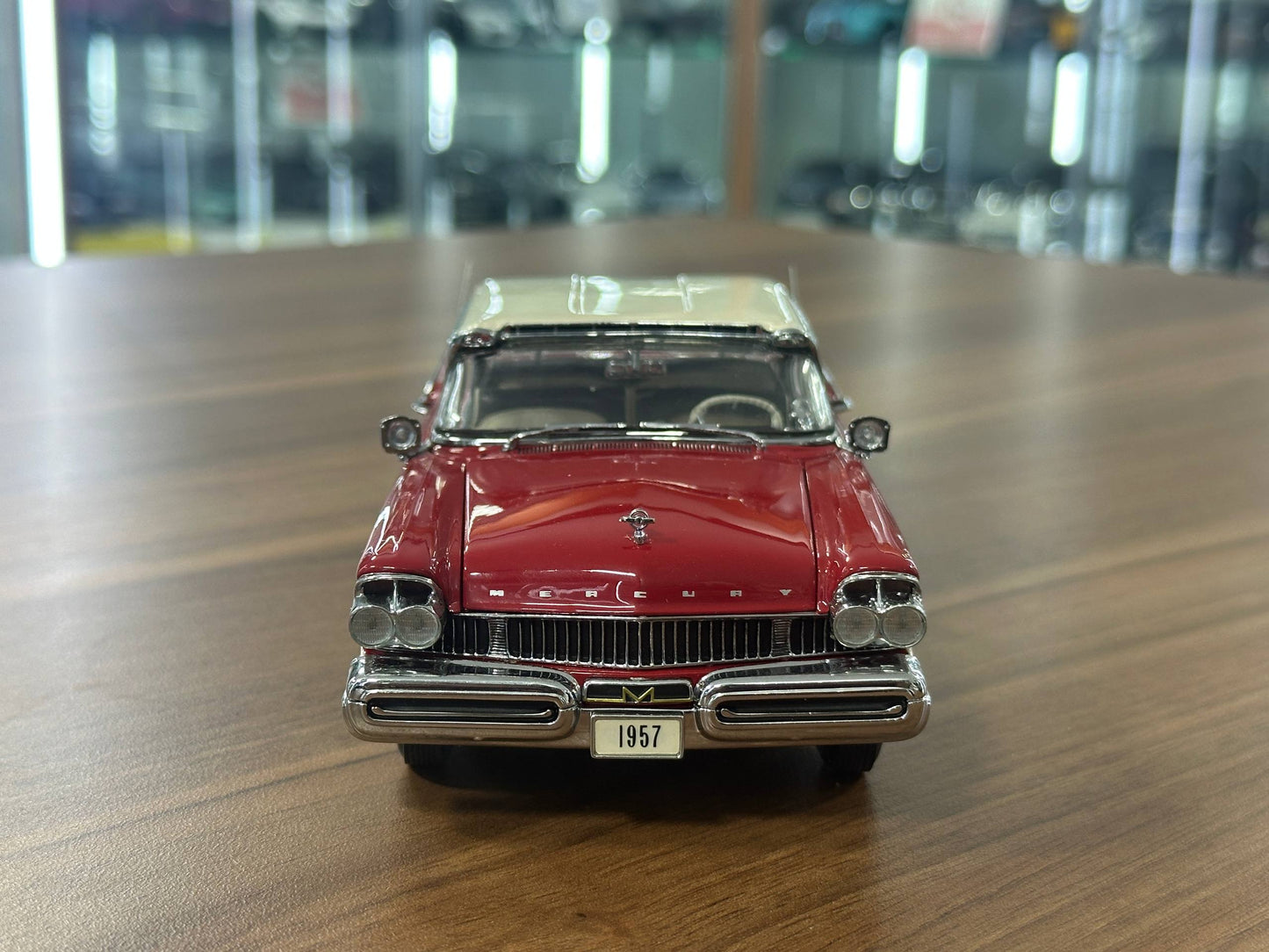 The Danbury Mint Mercury Turnpike Cruiser 1957 – Red with Ivory Top – 1:24 Diecast Model (Full Opening, Limited Edition)