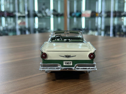 The Danbury Mint Ford Fairlane 500 Skyliner 1957 – Ivory & Forest Green Two?Tone – 1:24 Diecast Model (Full Opening, Limited Edition)