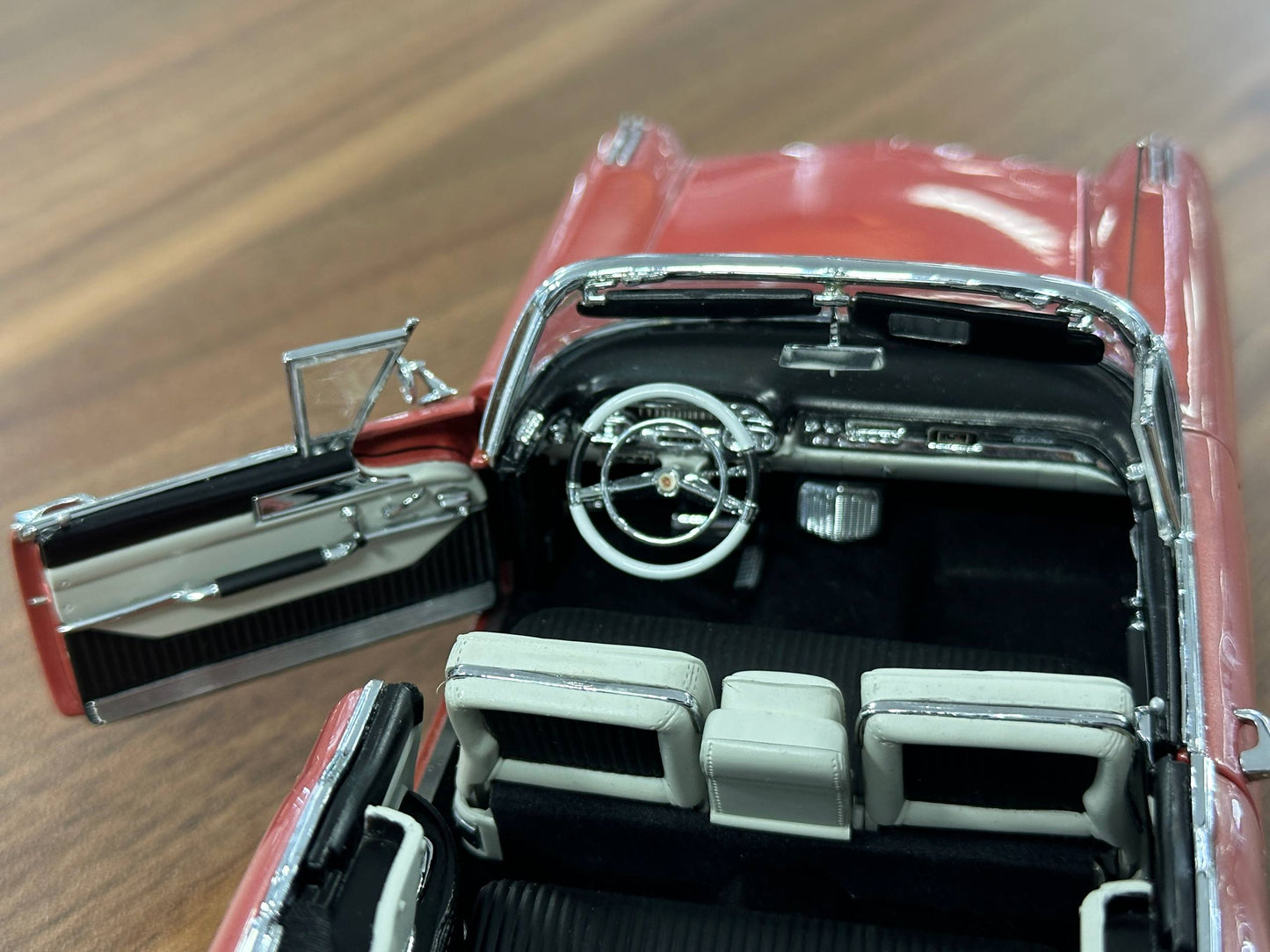 The Danbury Mint Cadillac Eldorado Biarritz 1957 – Vintage Dusty Rose Red – 1:24 Diecast Model (Full Opening, Limited Edition)