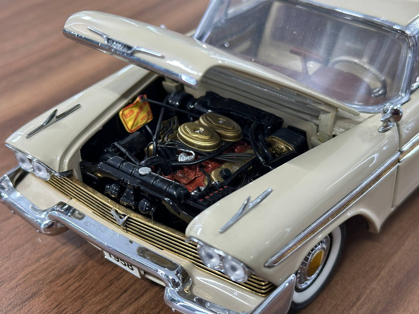 The Danbury Mint Plymouth Fury Hard Top 1958 – Champagne Beige Metallic – 1:24 Diecast Model (Full Opening, Limited Edition)
