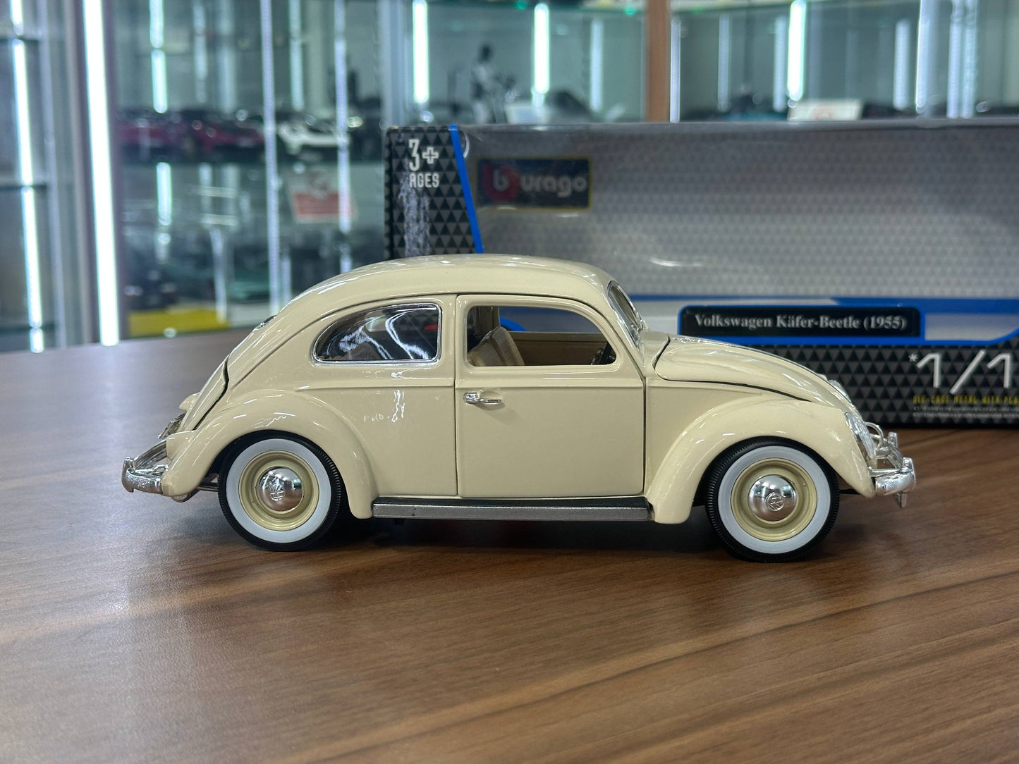 1/18 Diecast Bburago Volkswagen Käfer Beetle (1955) in Beige