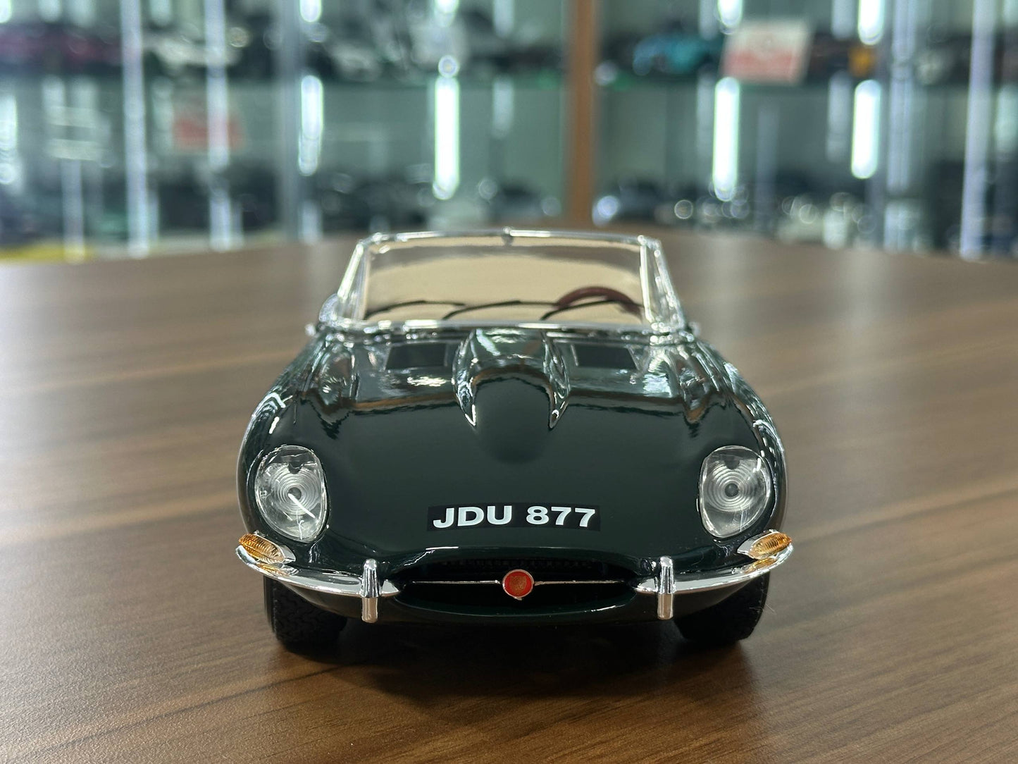 1/18 Diecast Bburago Jaguar E Type Convertible 1961 in Green
