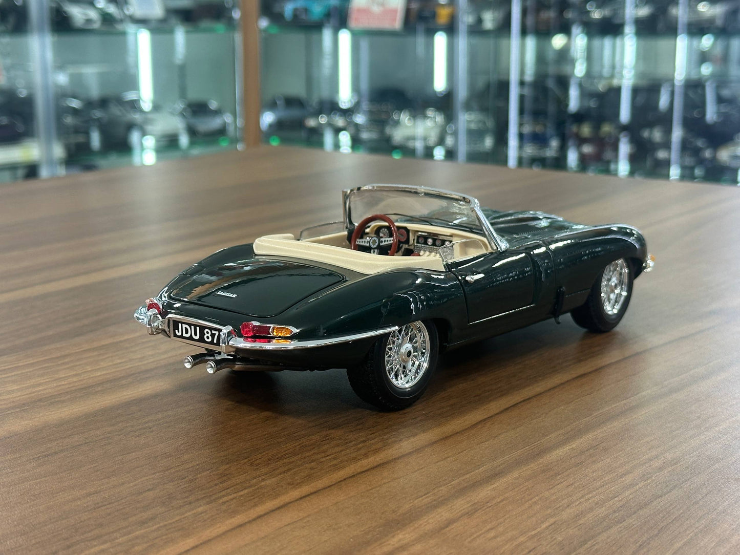 1/18 Diecast Bburago Jaguar E Type Convertible 1961 in Green