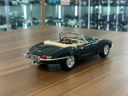 1/18 Diecast Bburago Jaguar E Type Convertible 1961 in Green
