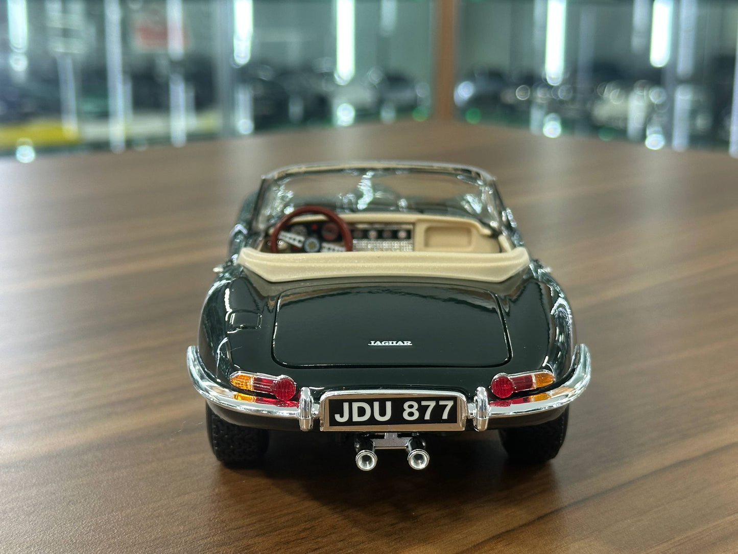 1/18 Diecast Bburago Jaguar E Type Convertible 1961 in Green