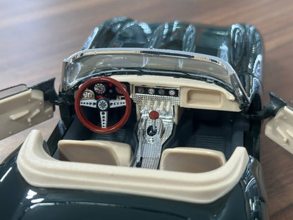 1/18 Diecast Bburago Jaguar E Type Convertible 1961 in Green