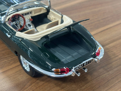 1/18 Diecast Bburago Jaguar E Type Convertible 1961 in Green