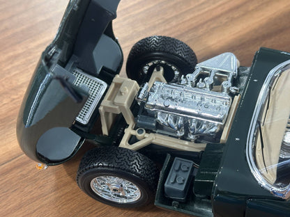 1/18 Diecast Bburago Jaguar E Type Convertible 1961 in Green