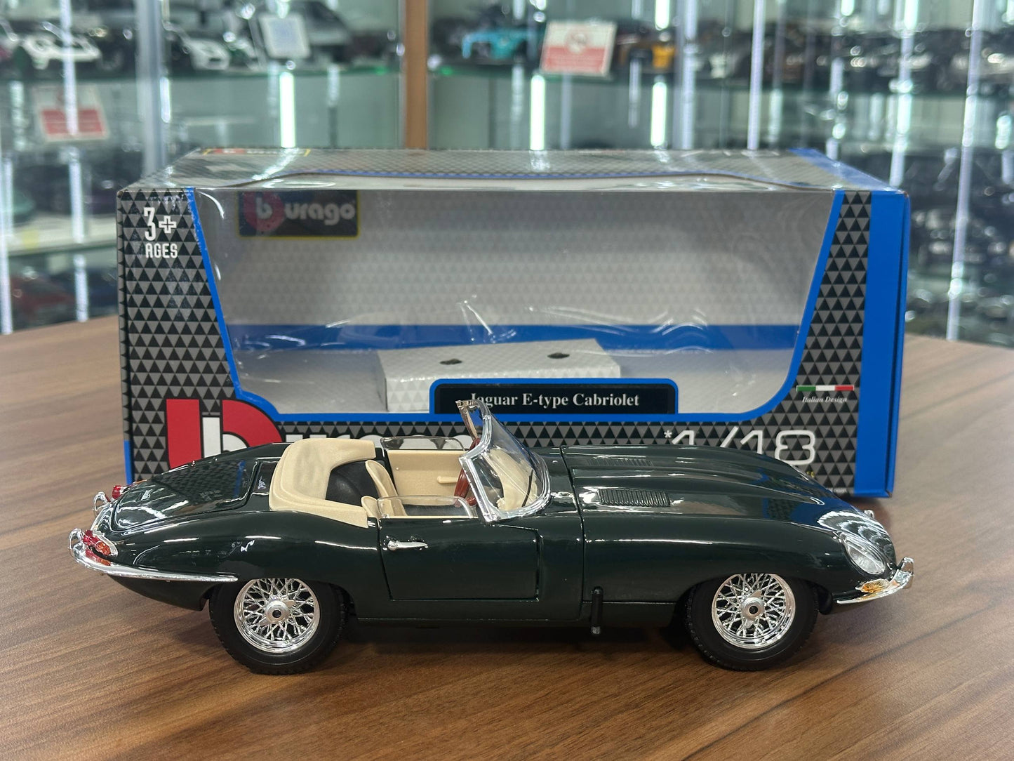 1/18 Diecast Bburago Jaguar E Type Convertible 1961 in Green