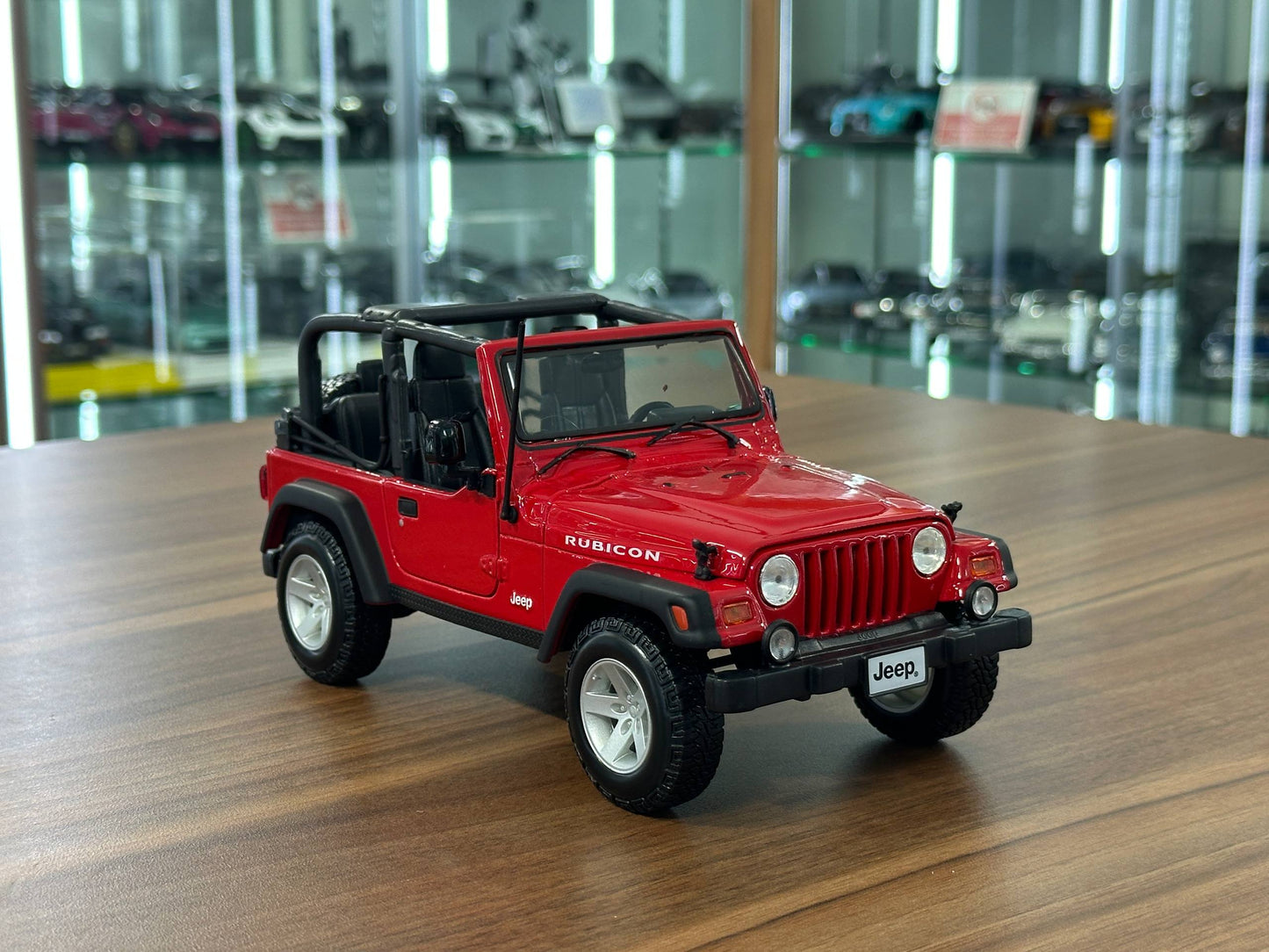 1/18 Diecast Maisto Jeep Wrangler Rubicon in Red