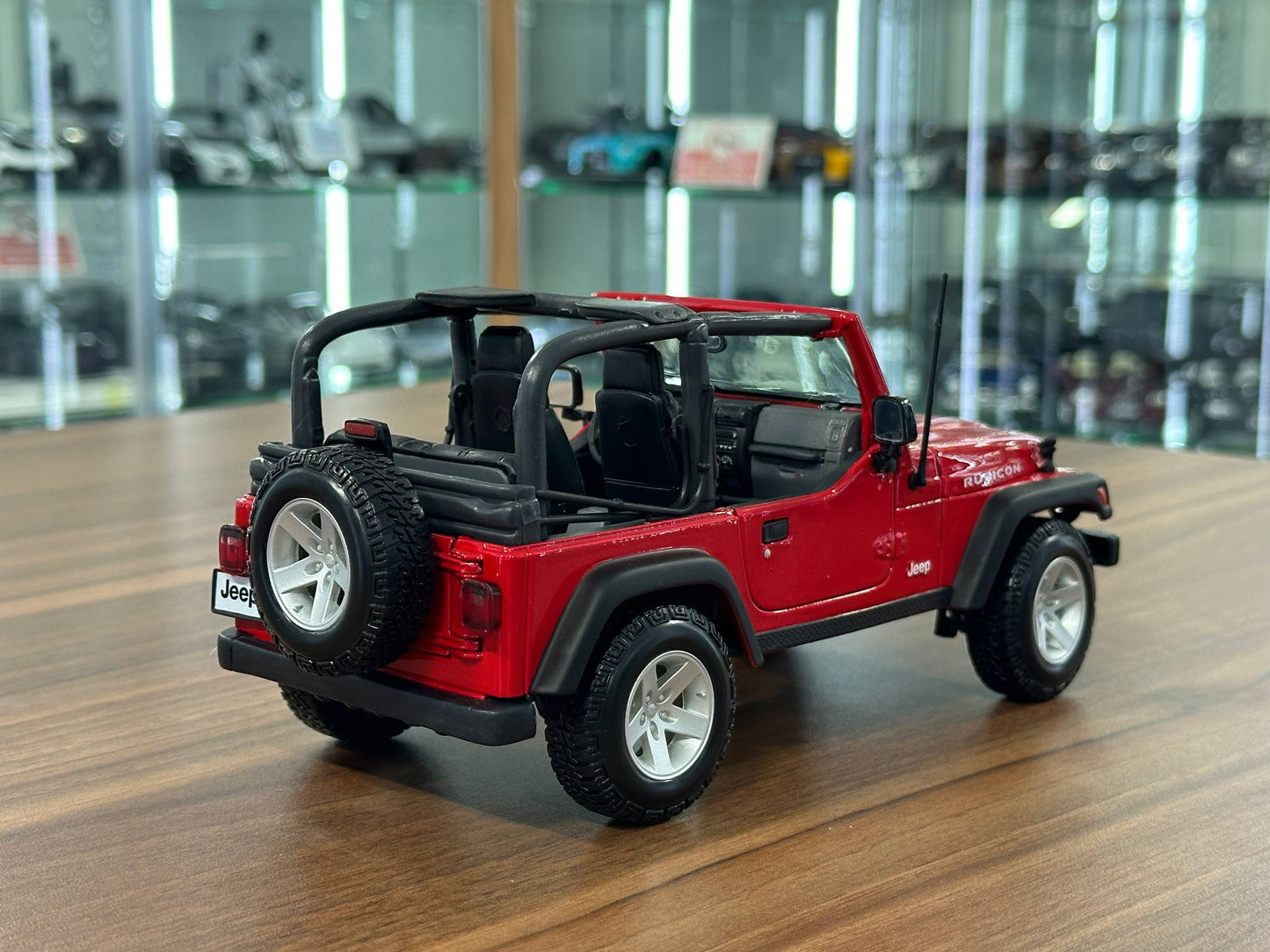1/18 Diecast Maisto Jeep Wrangler Rubicon in Red