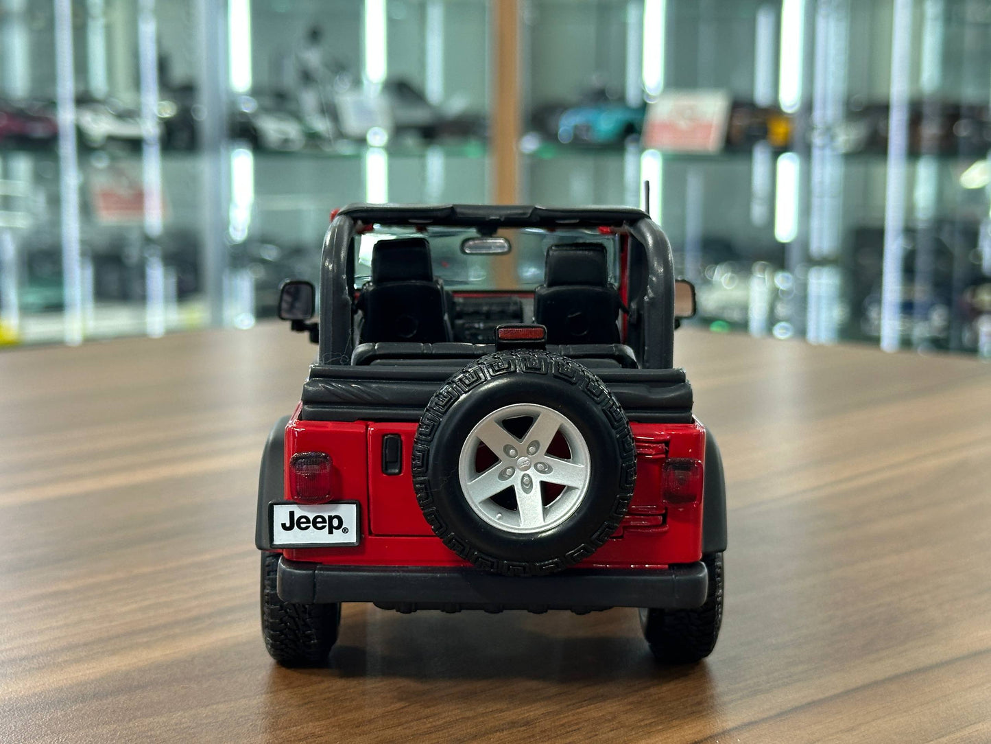 1/18 Diecast Maisto Jeep Wrangler Rubicon in Red