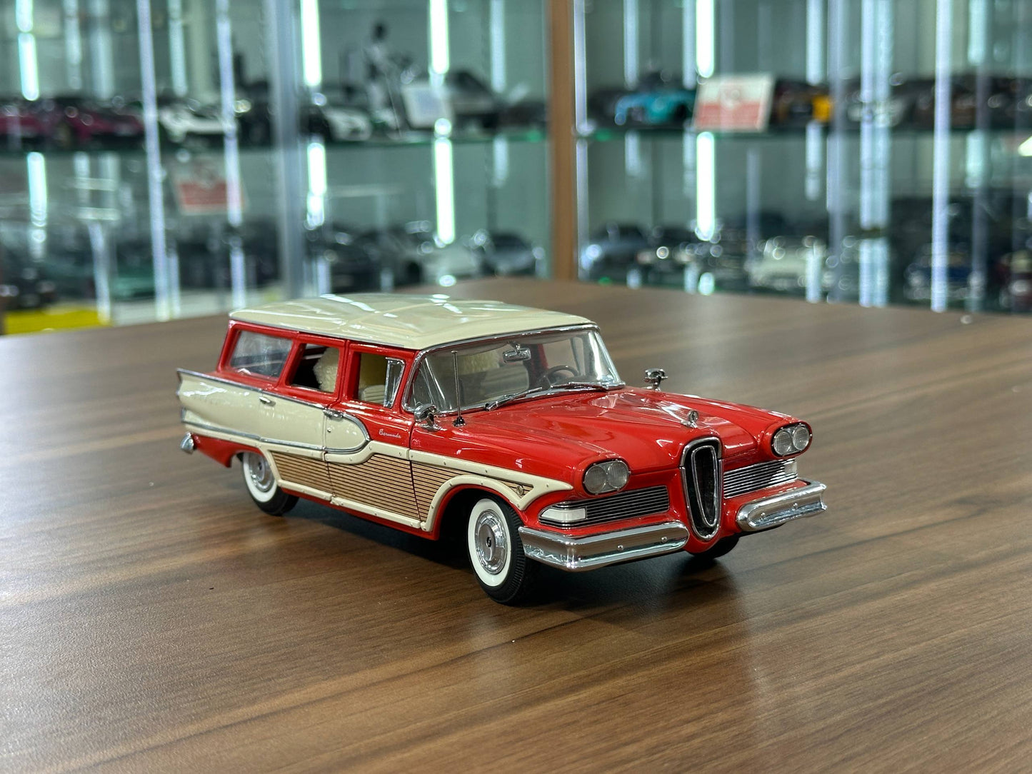 Danbury Mint Edsel Bermuda 6?Passenger 1958 – 1/24 Diecast Red