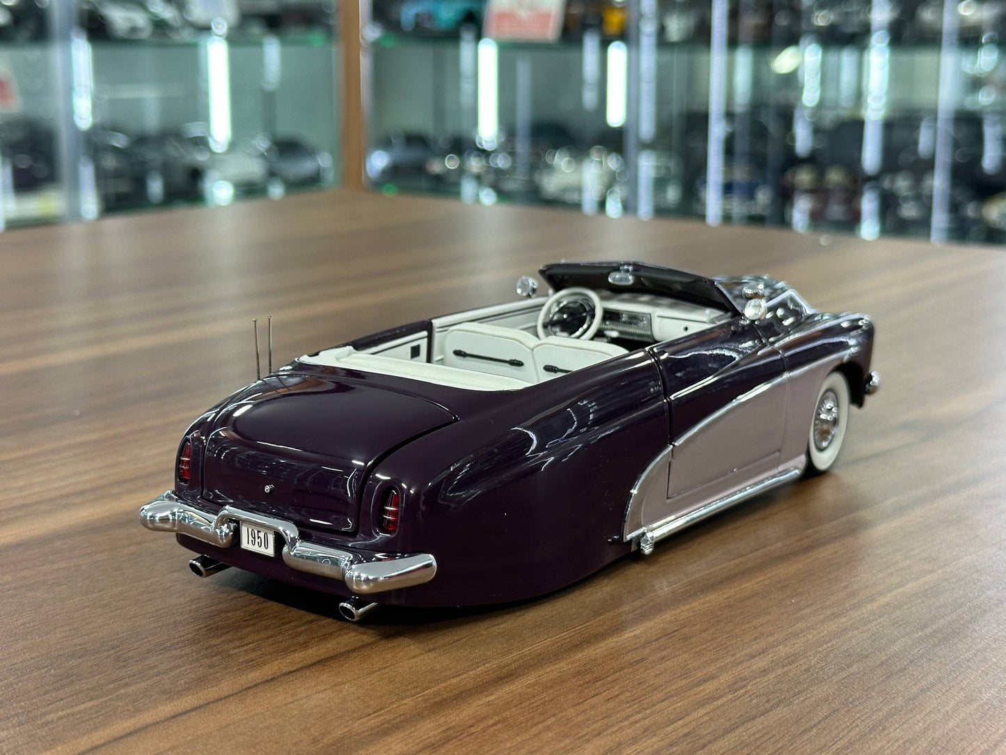 Danbury Mint Mercury Custom Convertible 1950 – 1/24 Diecast Purple