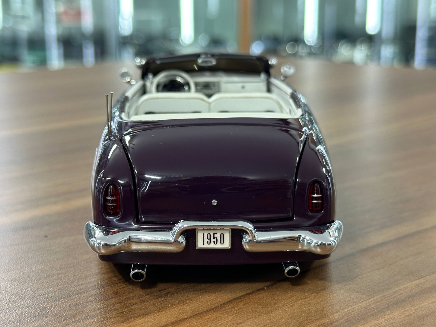 Danbury Mint Mercury Custom Convertible 1950 – 1/24 Diecast Purple