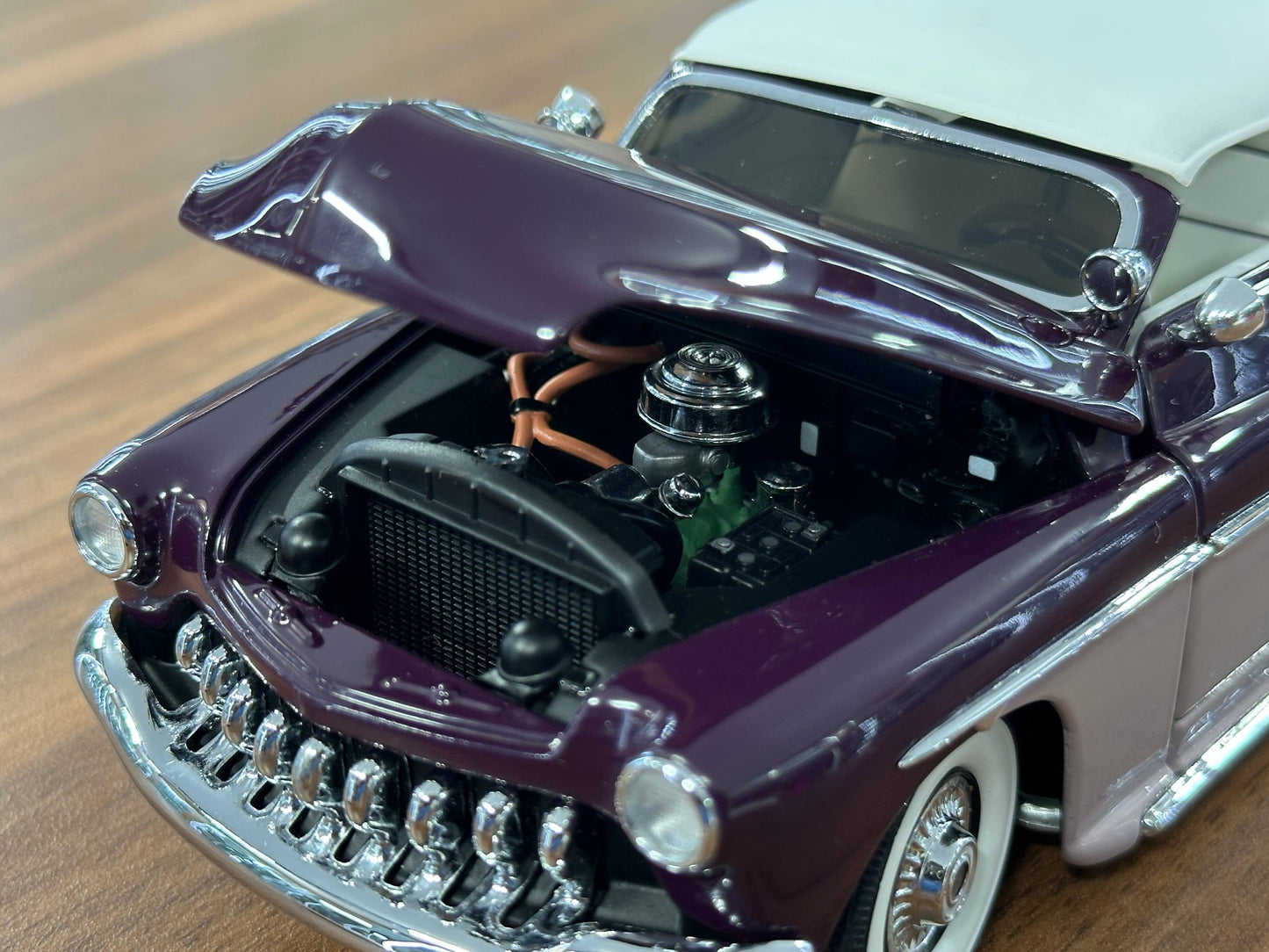 Danbury Mint Mercury Custom Convertible 1950 – 1/24 Diecast Purple