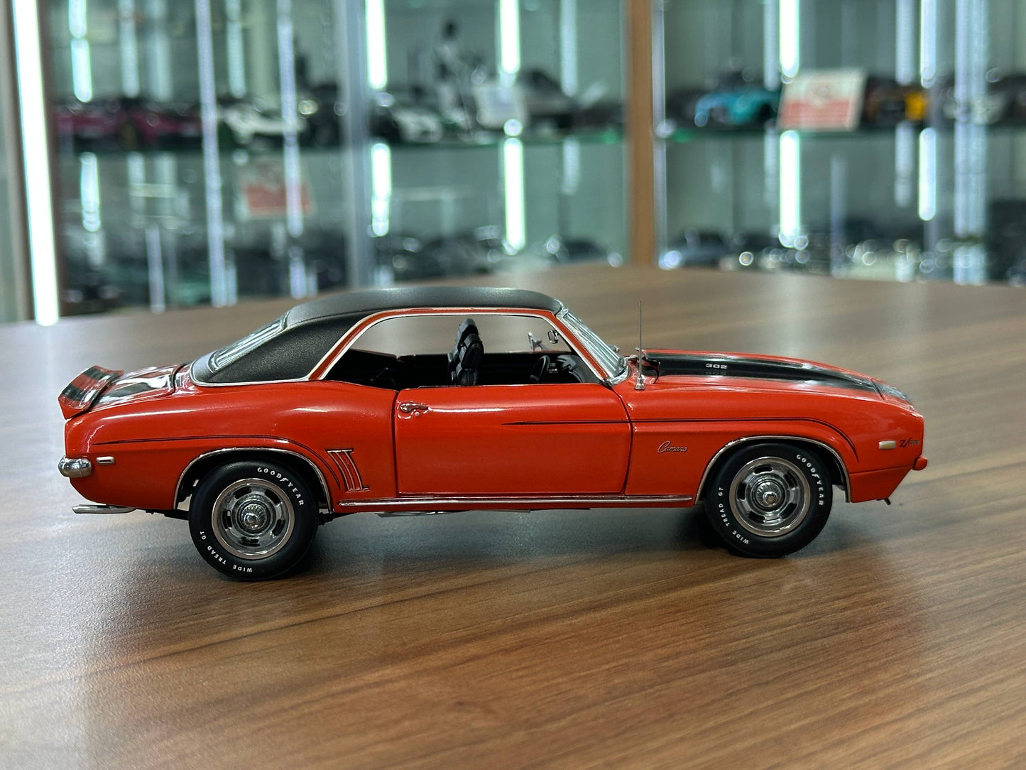 Franklin Mint Chevrolet Camaro Z/28 1969 – 1/24 Diecast Orange/Black