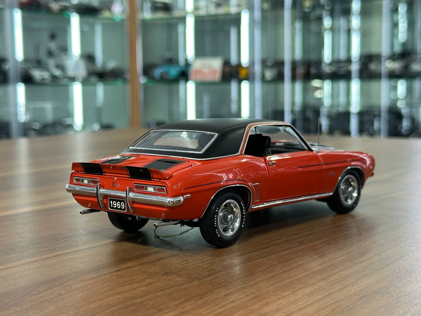 Franklin Mint Chevrolet Camaro Z/28 1969 – 1/24 Diecast Orange/Black