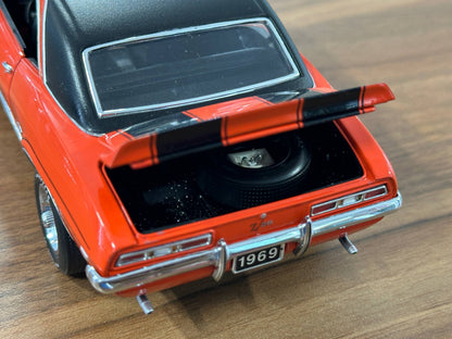 Franklin Mint Chevrolet Camaro Z/28 1969 – 1/24 Diecast Orange/Black