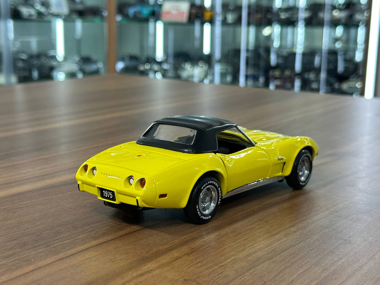 Franklin Mint Chevrolet Corvette Convertible 1975 – 1/24 Diecast Yellow