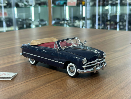 Franklin Mint Ford Custom 1949 – 1/24 Diecast Dark Blue