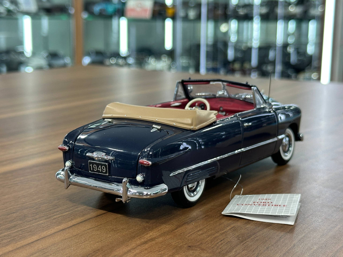 Franklin Mint Ford Custom 1949 – 1/24 Diecast Dark Blue